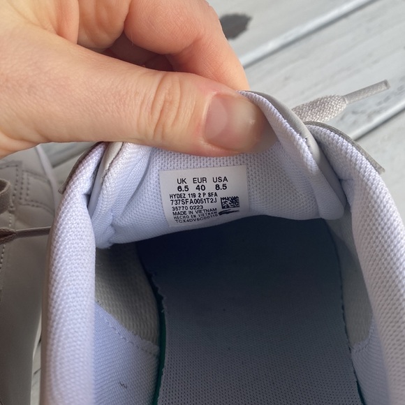 Lacoste men’s light grey sneakers - Picture 11 of 15